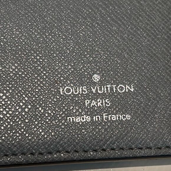 Louis Vuitton Bifold Cardholder Long Wallet Gray Textured Leather Minimalist - Picture 5 of 15